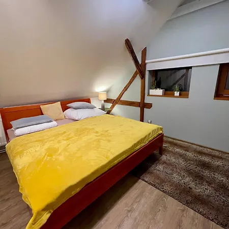 House - V Sukromi Sala